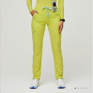 FIGS medium Yola skinny scrub pant in Citrine color